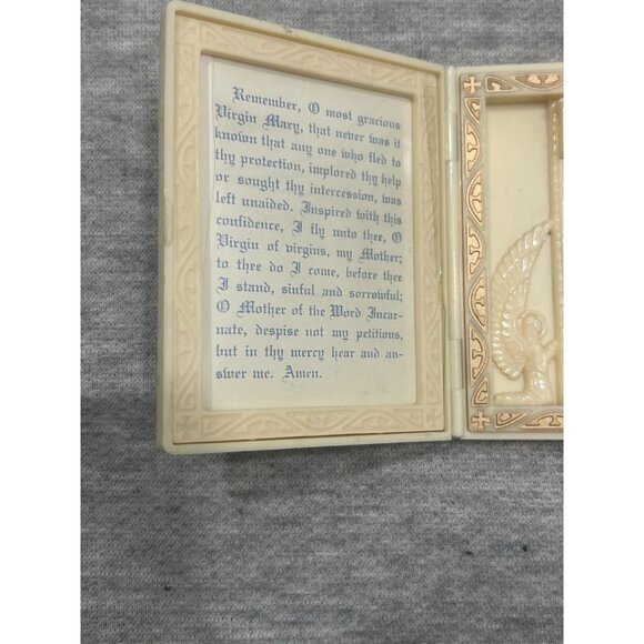 Vintage Jesus Virgin Mary with Prayer in Box Rosary Holder - Picture 2 of 6